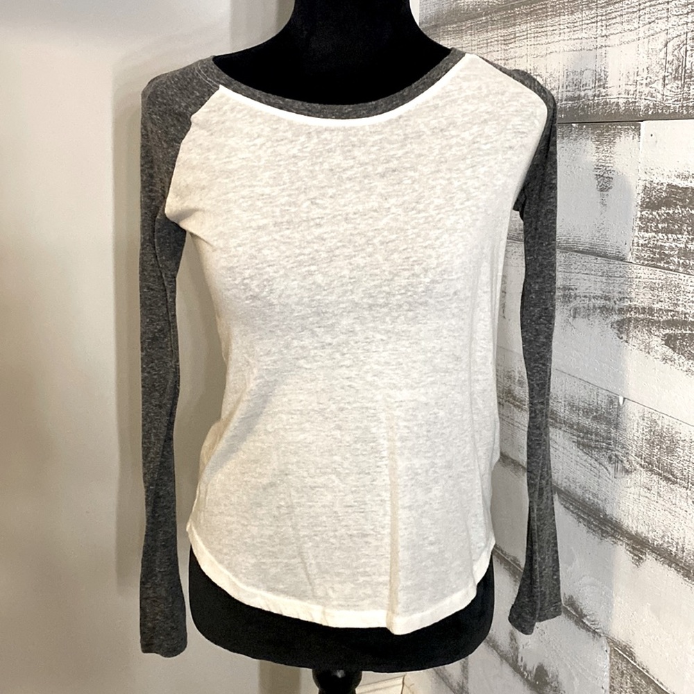 White long sleeve tee with grey sleeves
